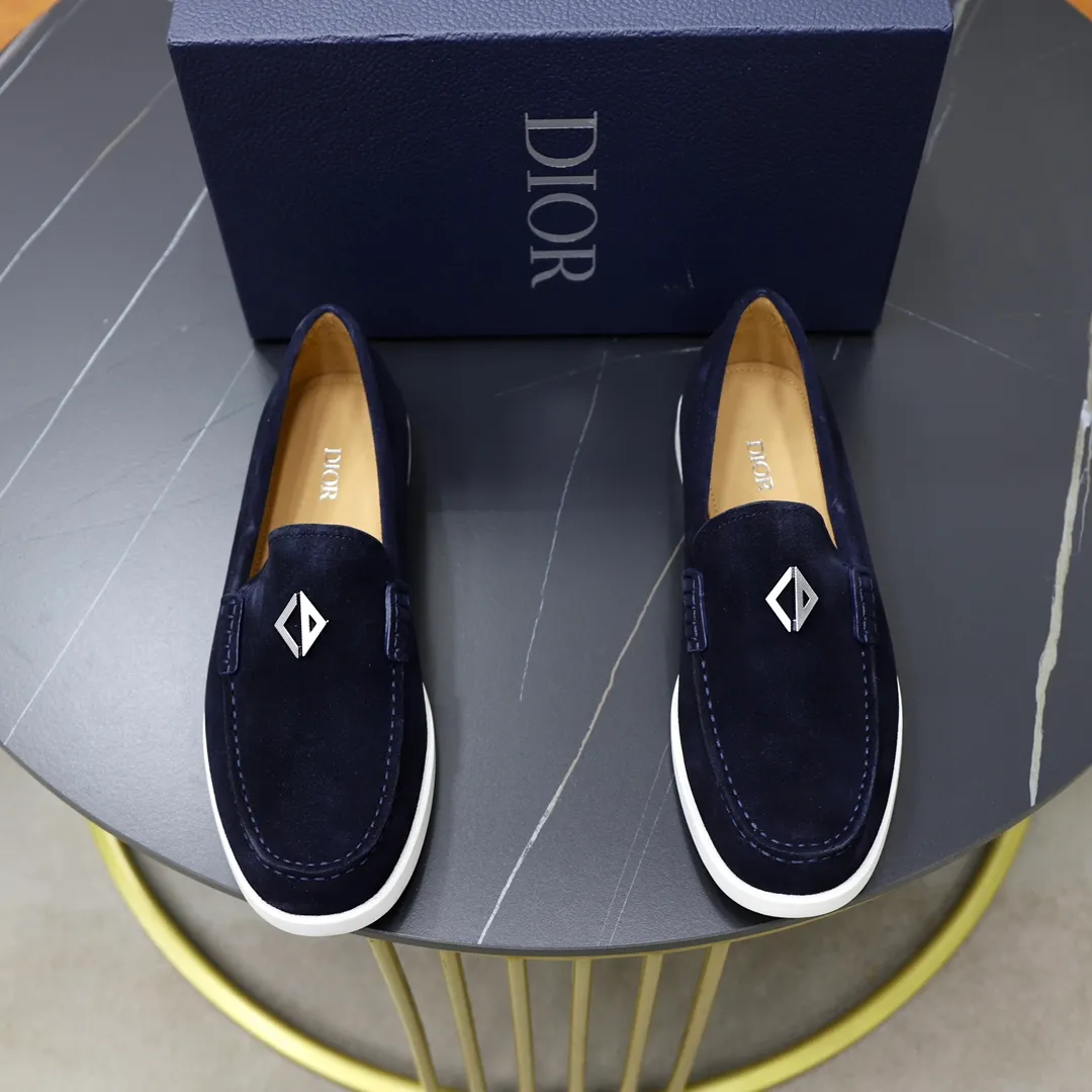 Ex-factory price: 540🙅‍♂️🙅‍♂️🙅‍♂️ Brand: Dior DIOR Standard code: Men's code 38/44 (45 can be customized) Grade: Same as the official website Material: Original cowhide stitching, cowhide lining, original TPU wear-resistant soft outsole Style categories: Leisure and sports version, footwear for driving, young fashion, European and American trends, British style Color: actual picture color
